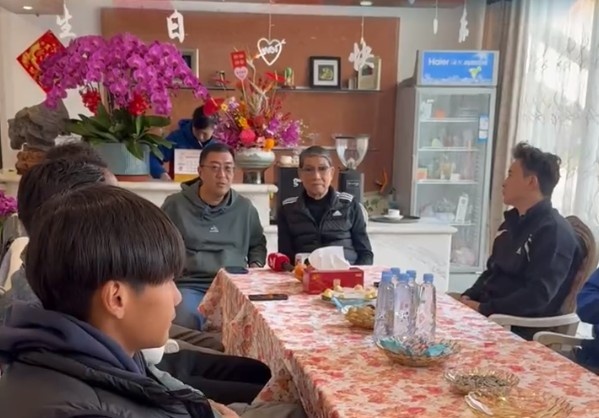  徐根寶寄語(yǔ)申花球員：世界杯出線(xiàn)才是硬道理，要為國家隊爭取榮譽(yù)