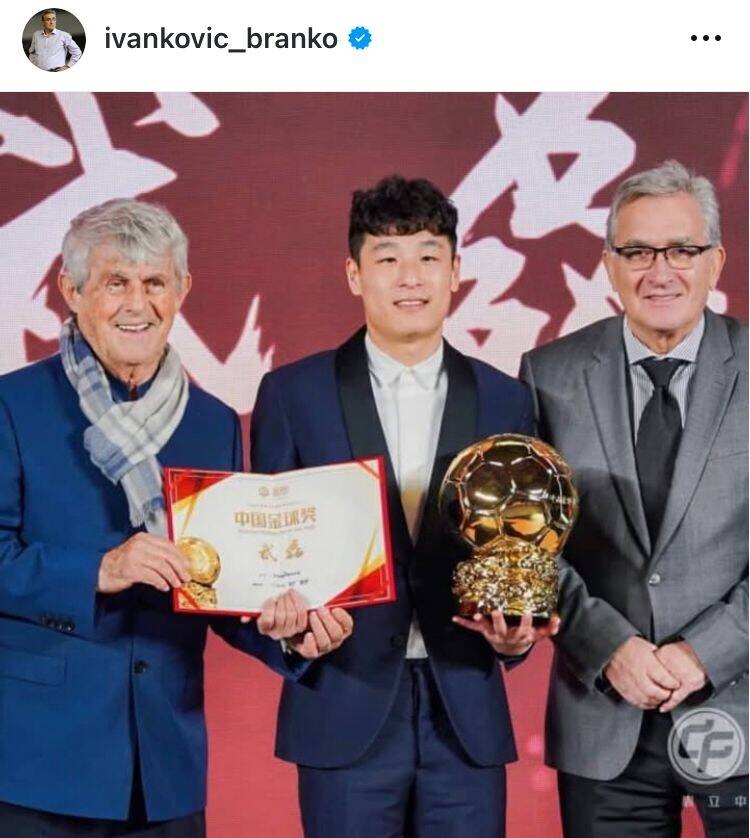  出席中國金球獎頒獎儀式，伊萬(wàn)曬與武磊、米盧同框照片