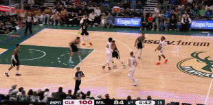  舉火燒天！阿倫順下暴力隔扣大洛 騎士轟出一波13-0打停雄鹿