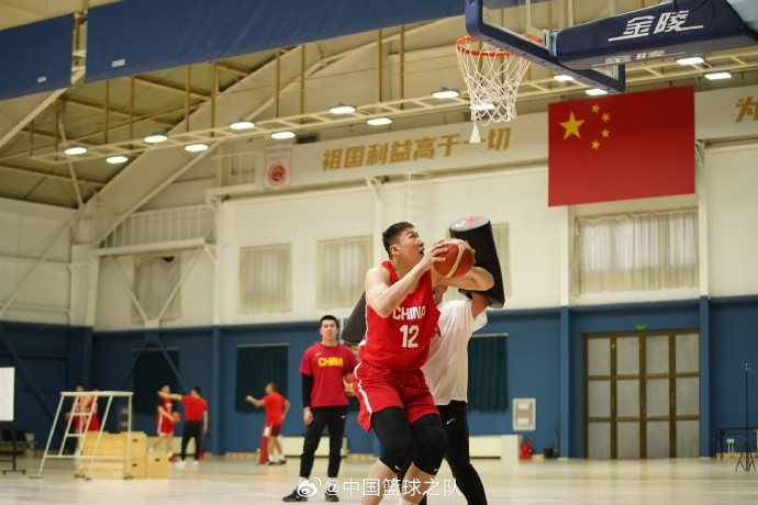  中國籃球之隊官博：大塊頭 大能量 祝李炎哲25歲生日快樂(lè )！