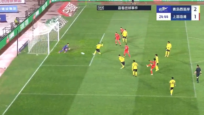  這球漂亮！19歲李新翔晃過(guò)張呈棟單挑防線(xiàn)破門(mén)，海港生涯處子球！