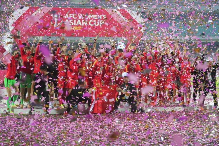  中國女足亞洲杯奪冠三周年！決賽3-2逆轉韓國，時(shí)隔16年再登頂