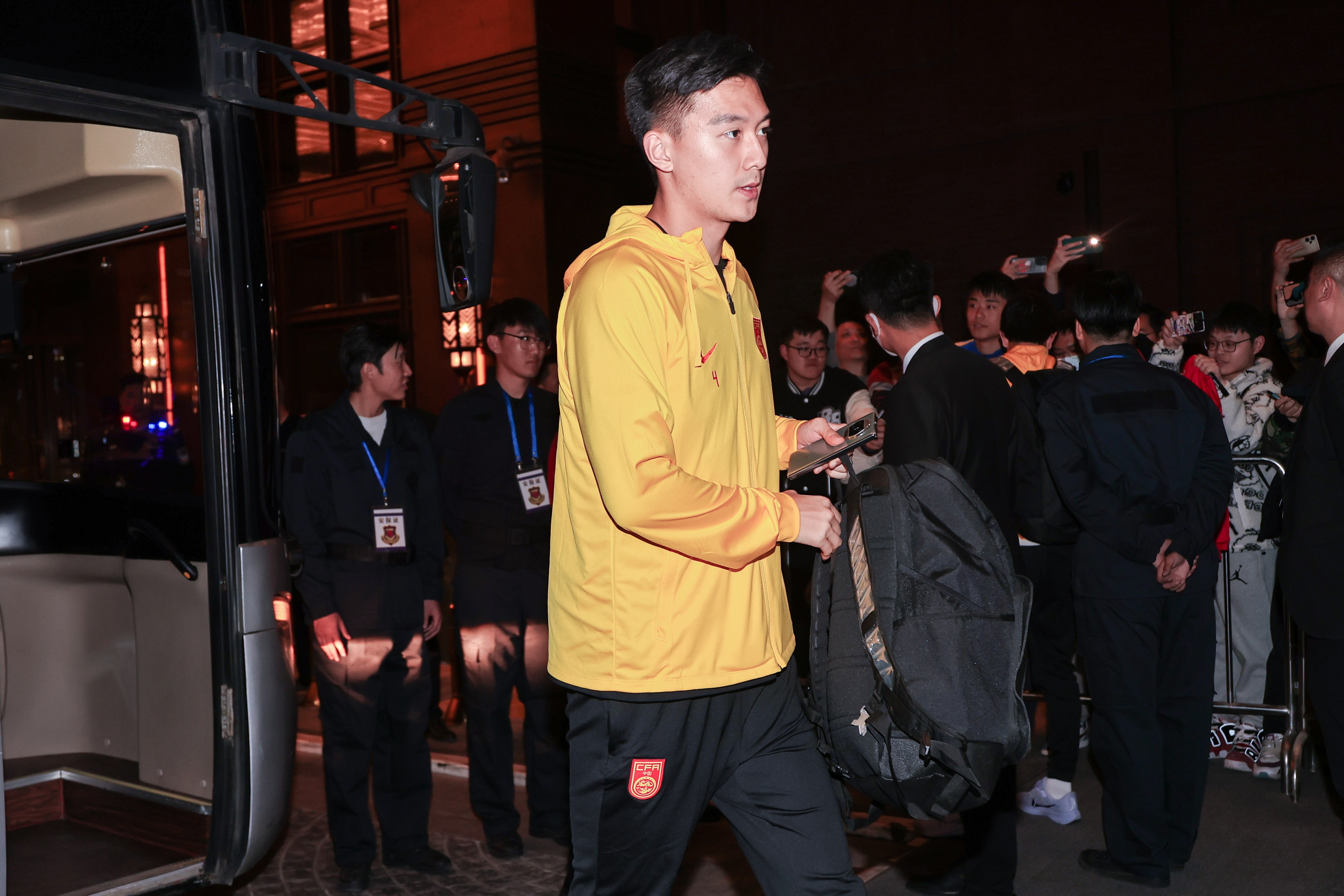  津媒：李源一表現達標后伊萬(wàn)火速招入，蔣圣龍讓國足教練組舒緩